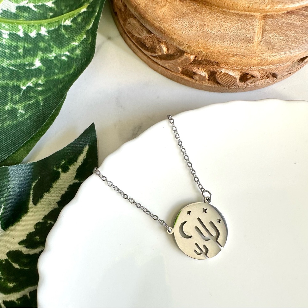 2/$30🌵 Cactus Night Sky Crescent Moon Necklace Star Desert Silver Tone NEW